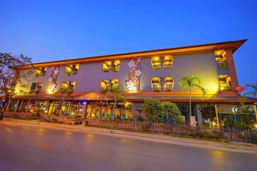 The Corner Hotel (Adults Only) Чіанграй Екстер'єр фото