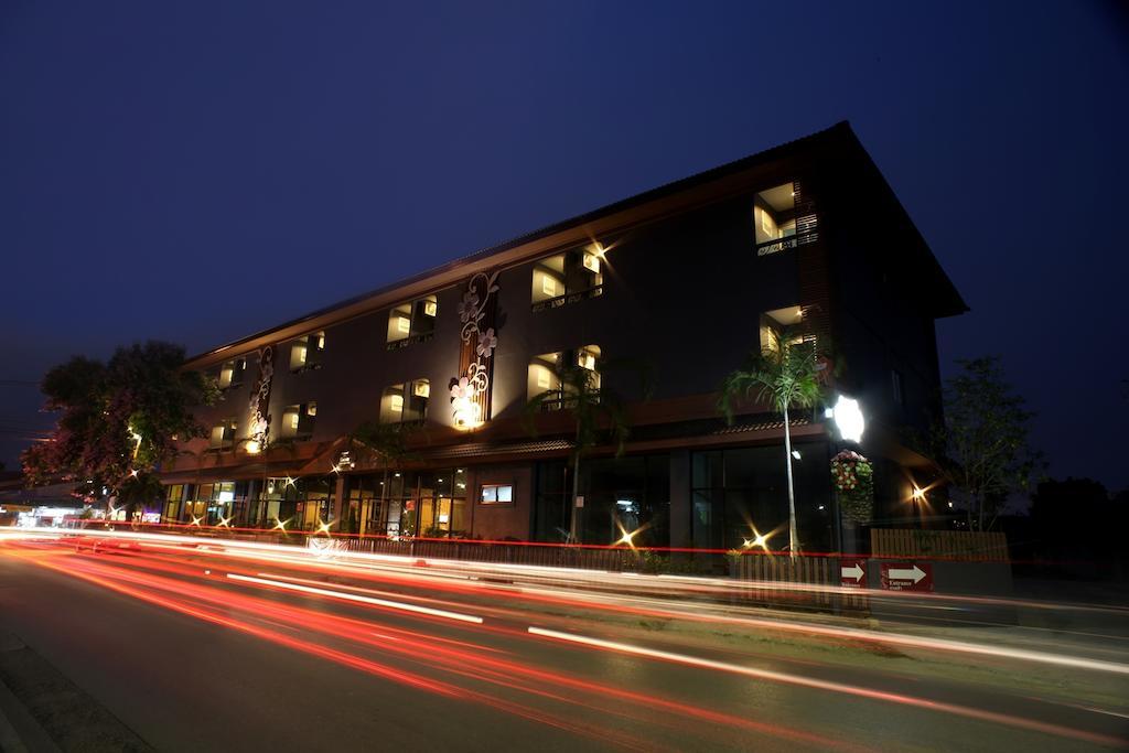 The Corner Hotel (Adults Only) Чіанграй Екстер'єр фото