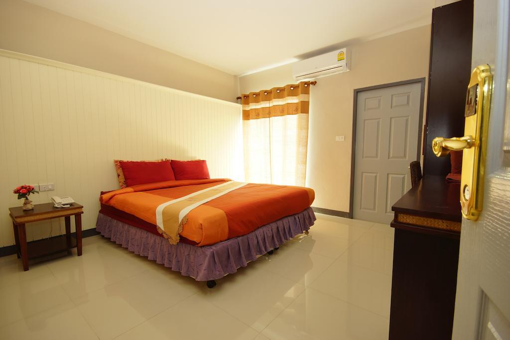 The Corner Hotel (Adults Only) Чіанграй Екстер'єр фото