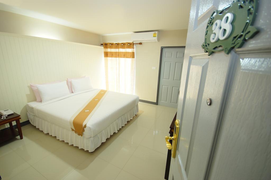 The Corner Hotel (Adults Only) Чіанграй Екстер'єр фото